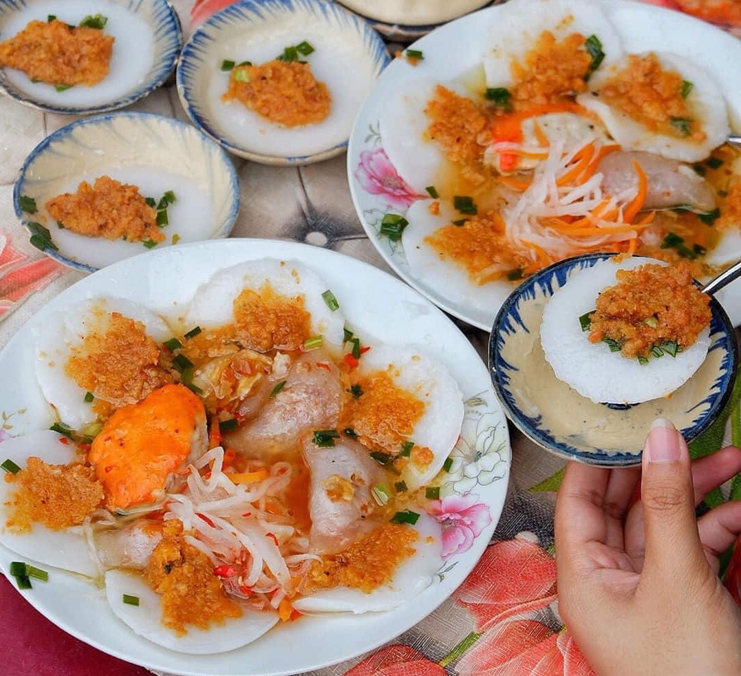 Khám phá quán bánh bèo chén chả cua hơn 50 năm tuổi tại Sài Gòn 