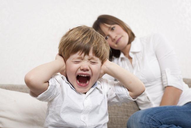 Những phản ứng tiêu cực ở trẻ, cha mẹ cần hết sức lưu tâm