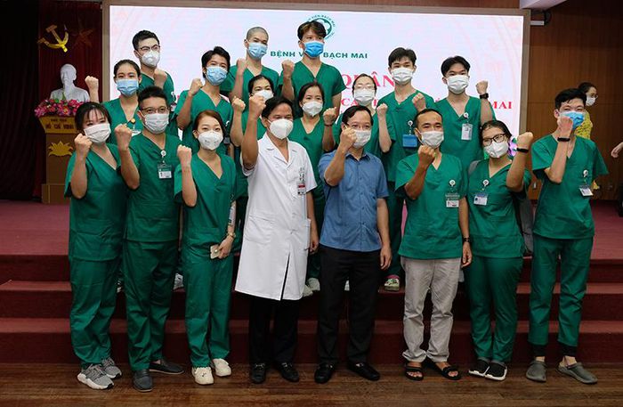 Sáng 22/8: Việt Nam hiện có 336.707 ca mắc COVID-19, 1.500 thầy cô và sinh viên trường Cao đẳng y tế Bạch Mai lên đường chi viện cho TP HCM